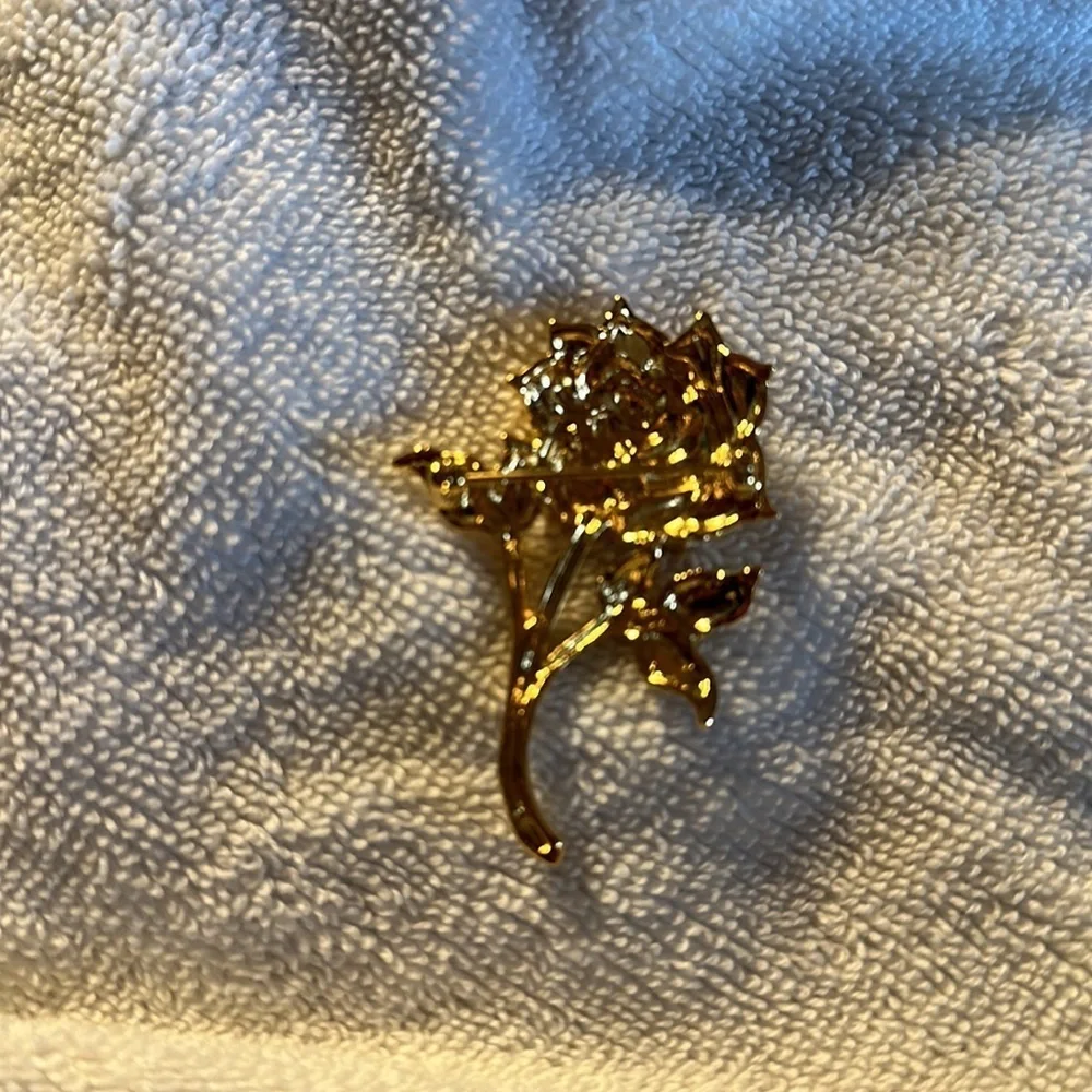 Avon Vintage 1991 Seasonal Bouquets Pin - Rose Goldtone